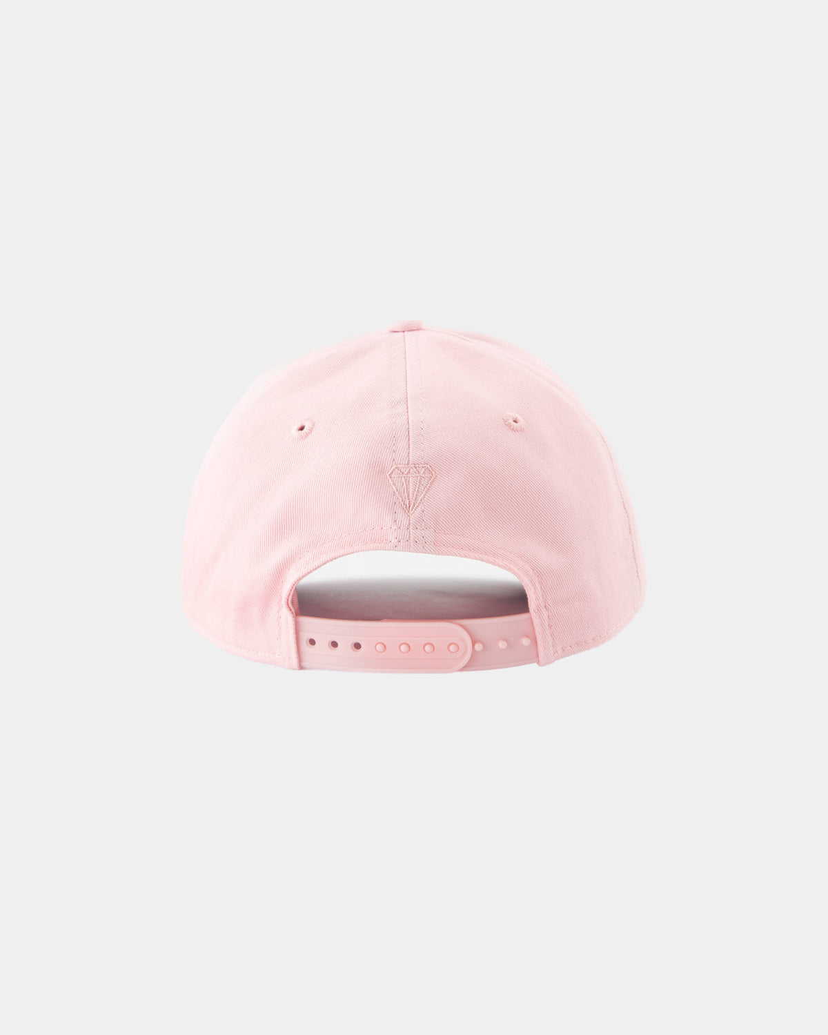 CASQUETTE ROSE, vue de dos sur fond clair
