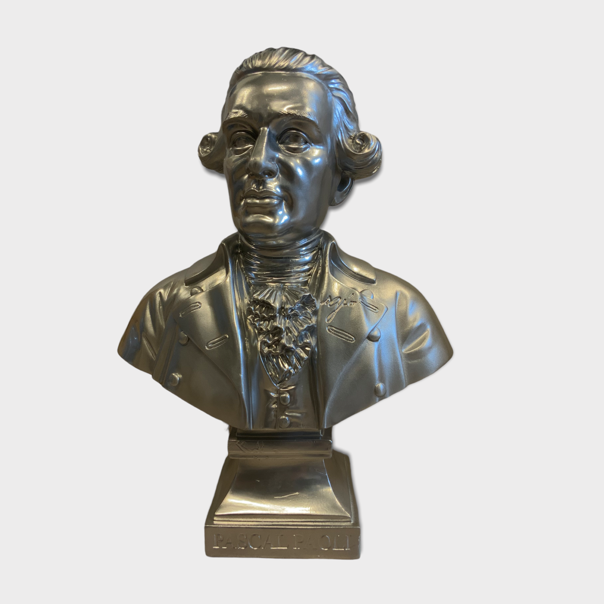 Statue argentée corse