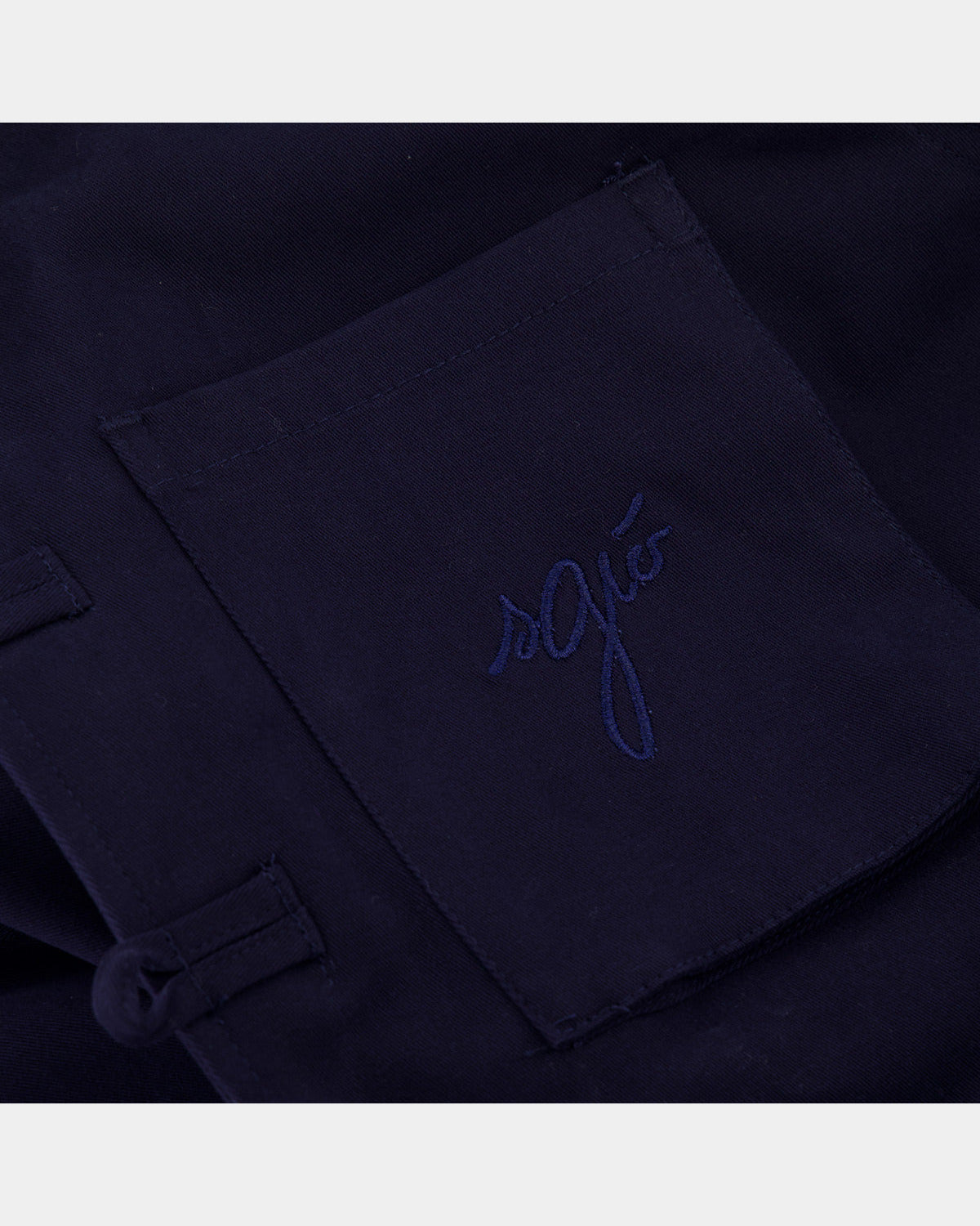 Bleu de chine bleu marine SGIÒ, détail de la matière et de la finition