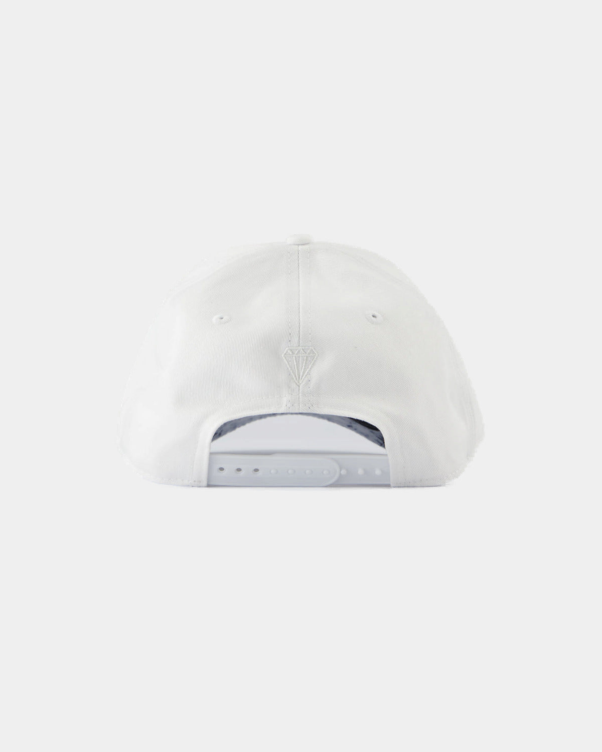 Casquette blanche en coton SGIÒ, dos, losange brodé et sangle de réglage, sur fond clair