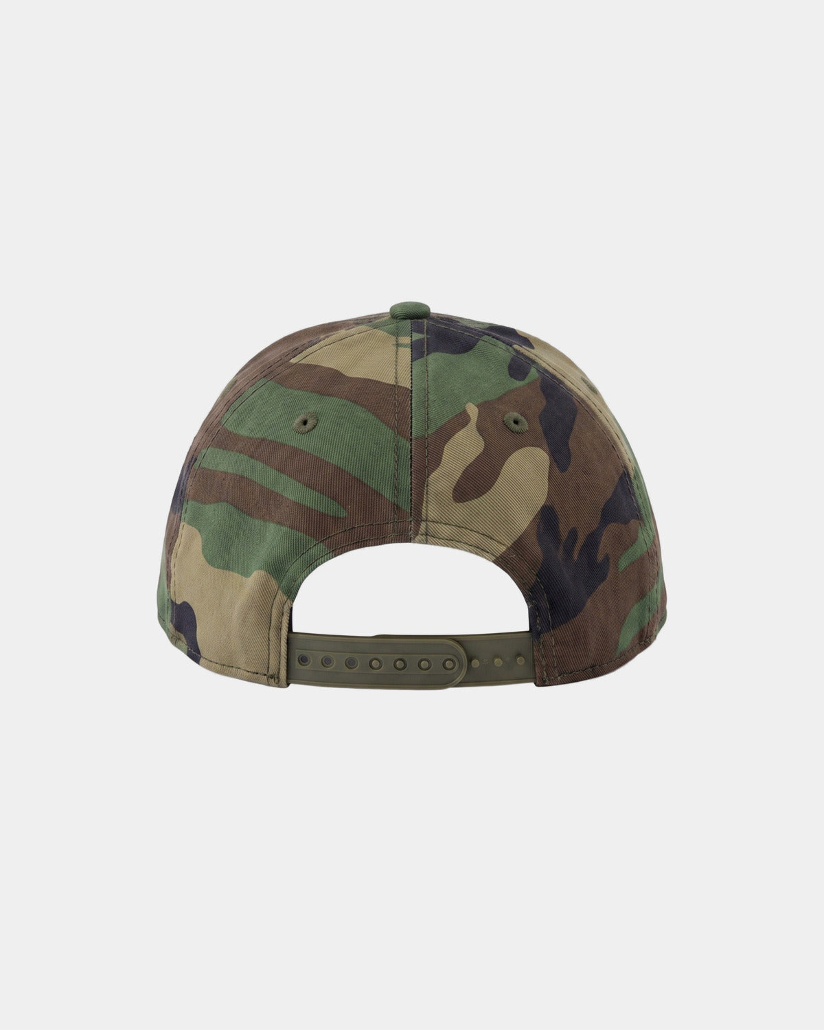 Casquette camouflage en coton SGIÒ, vue de dos, sangle de réglage en plastique, sur fond clair