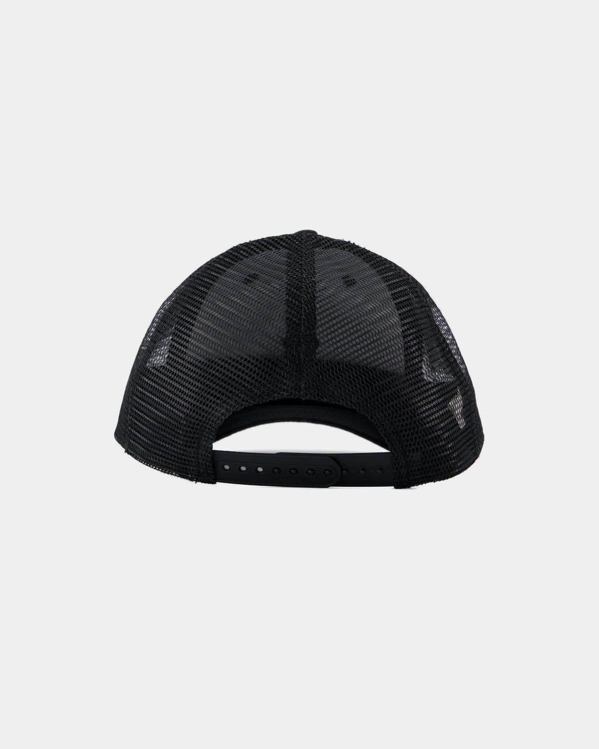 CASQUETTE FILET, vue de dos sur fond clair