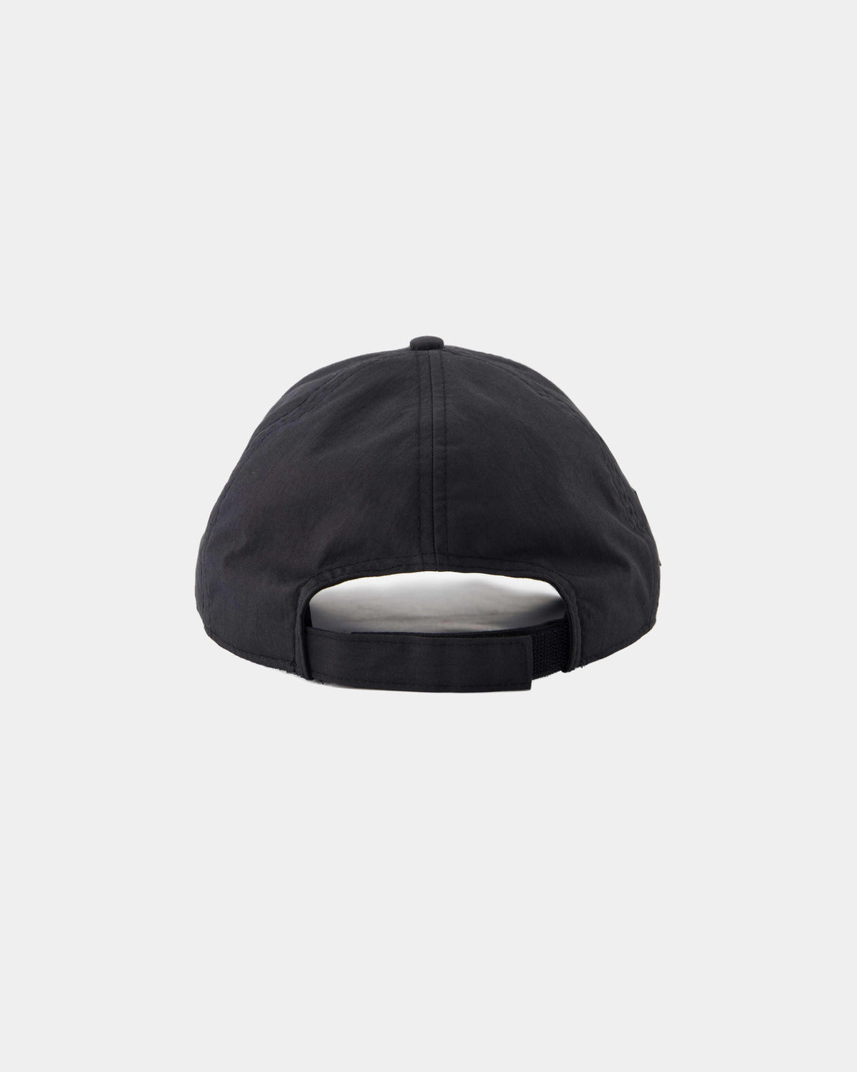 CASQUETTE NYLON, vue de dos sur fond clair